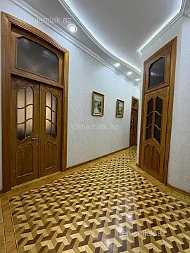 Satılır 7 otaqlı köhnə tikili 450 m²