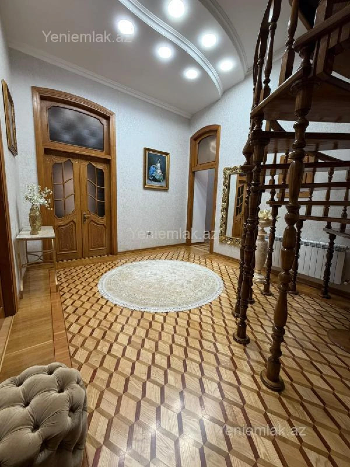 Satılır 7 otaqlı köhnə tikili 450 m²