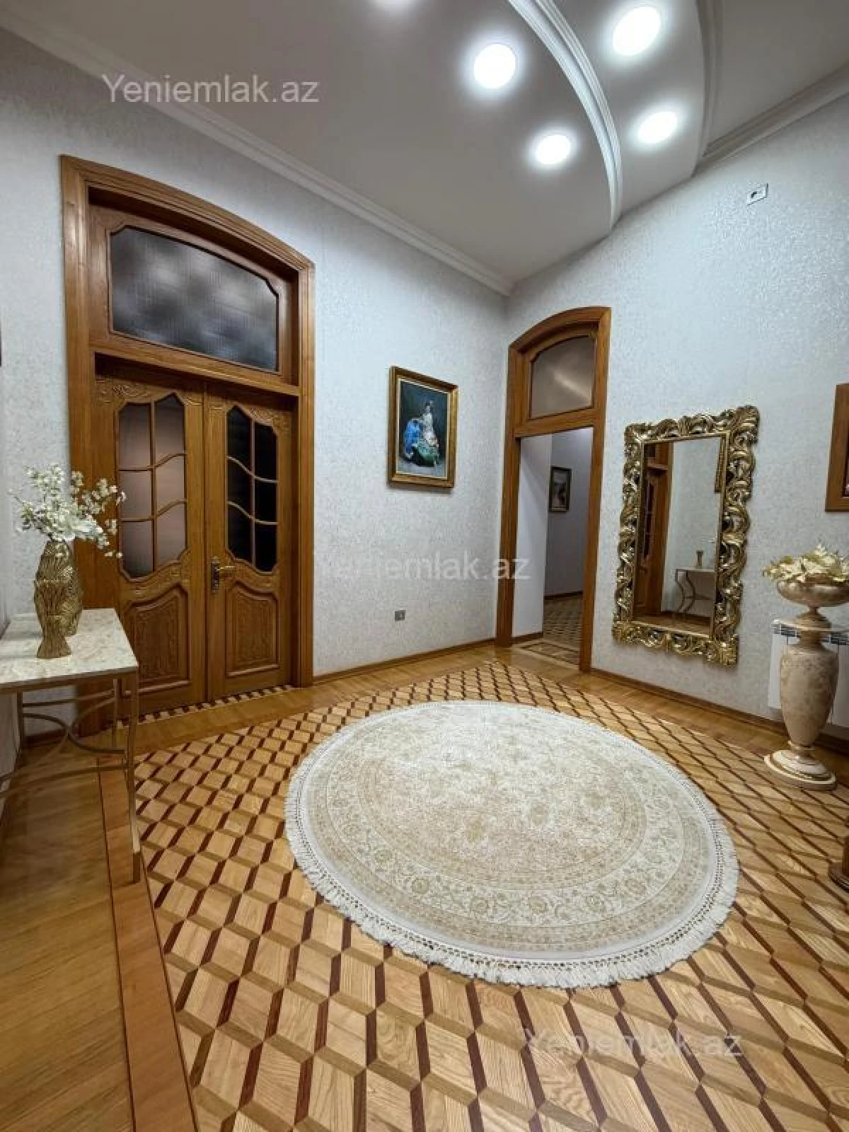 Satılır 7 otaqlı köhnə tikili 450 m²