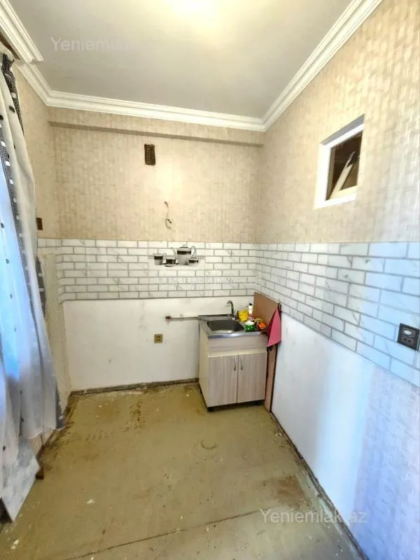 Satılır 1 otaqlı köhnə tikili 40 m²