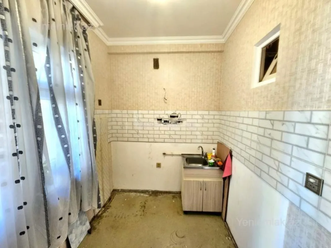 Satılır 1 otaqlı köhnə tikili 40 m²