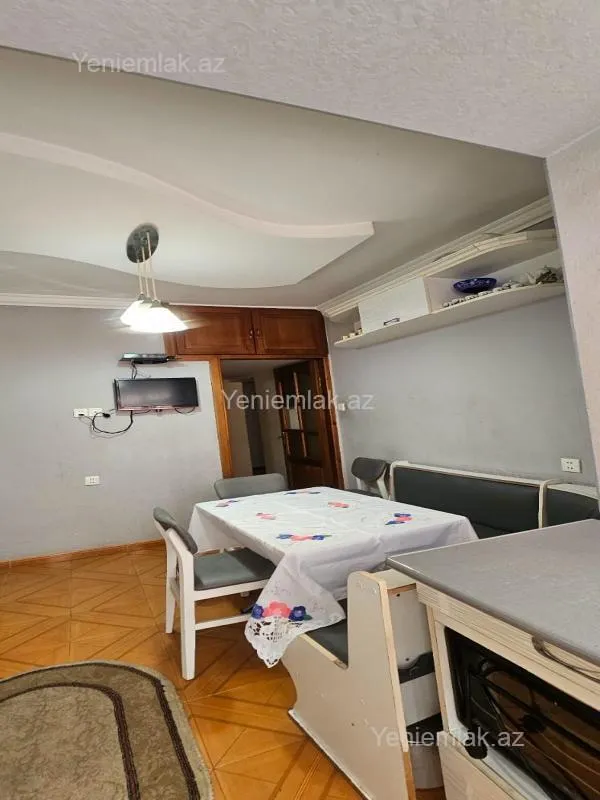 Satılır 3 otaqlı köhnə tikili 80 m²