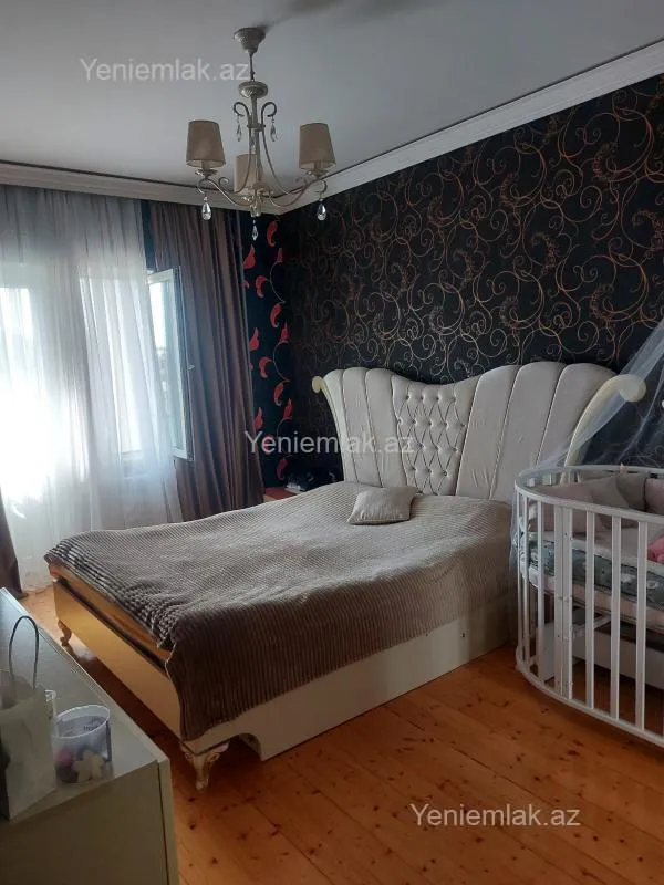 Satılır 4 otaqlı köhnə tikili 100 m²