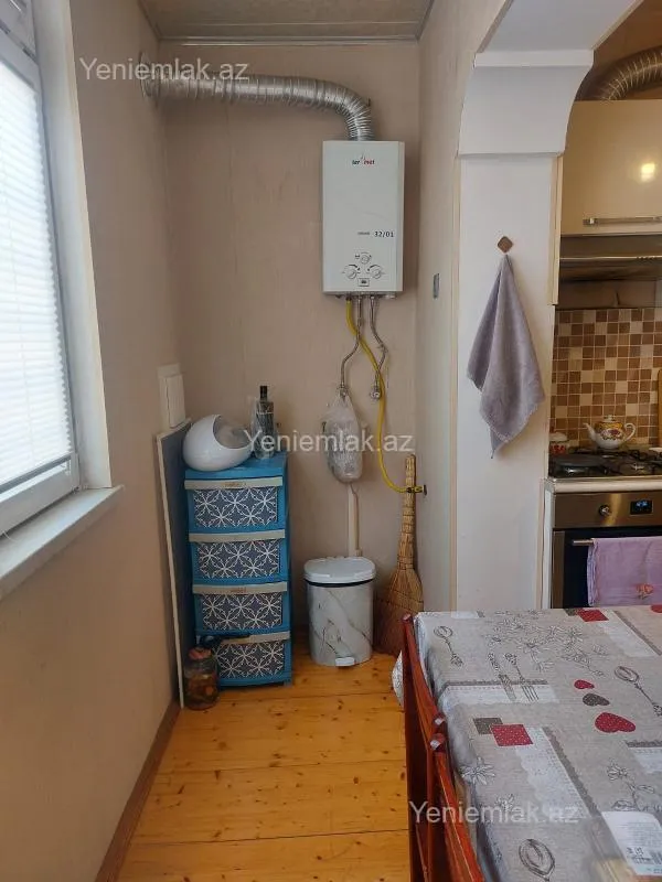 Satılır 4 otaqlı köhnə tikili 100 m²