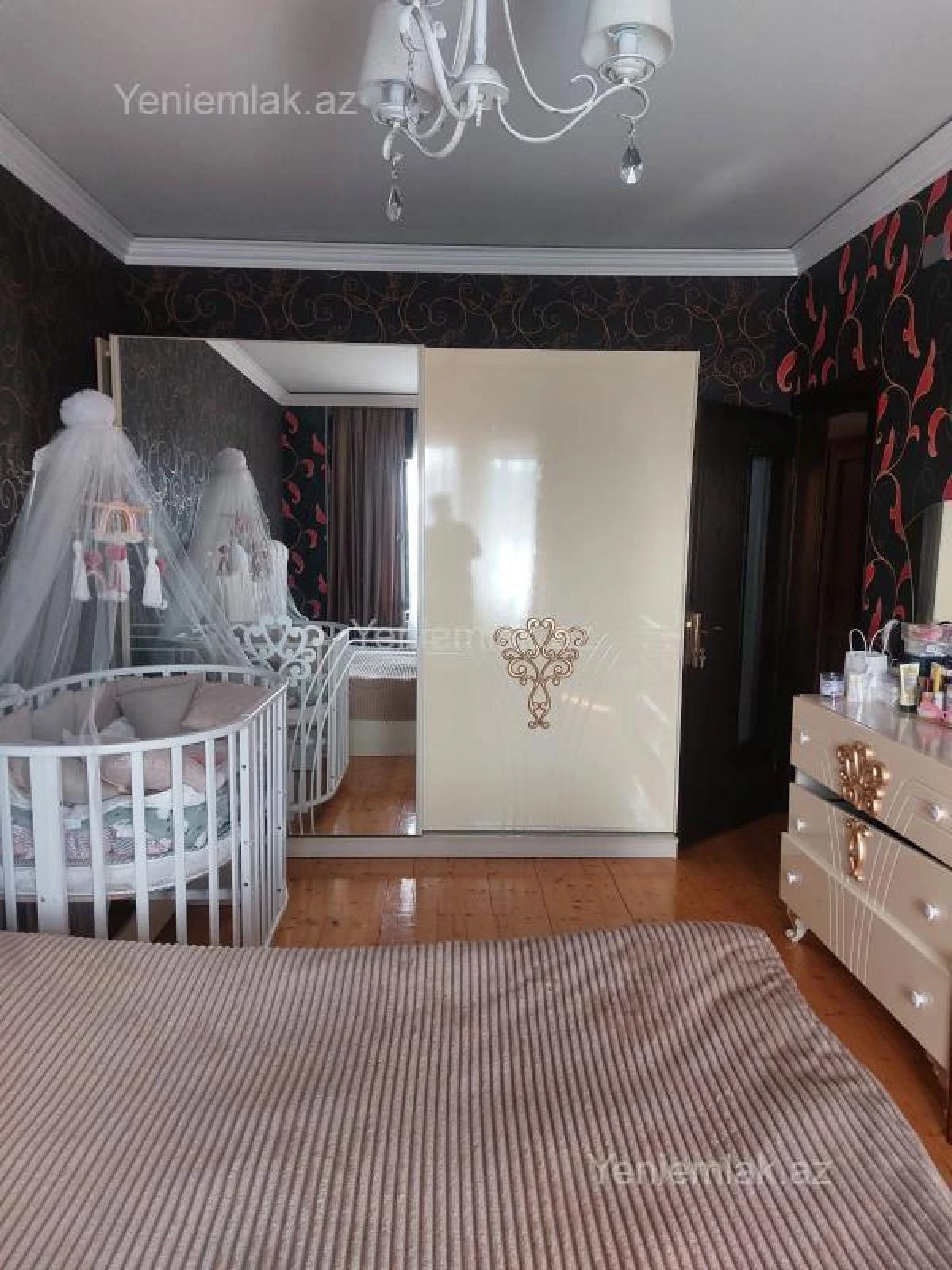 Satılır 4 otaqlı köhnə tikili 100 m²