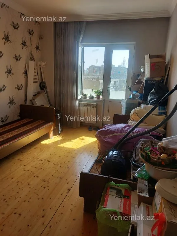 Satılır 4 otaqlı köhnə tikili 100 m²