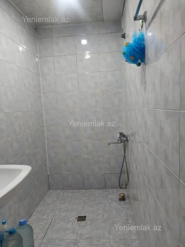 Satılır 4 otaqlı köhnə tikili 100 m²