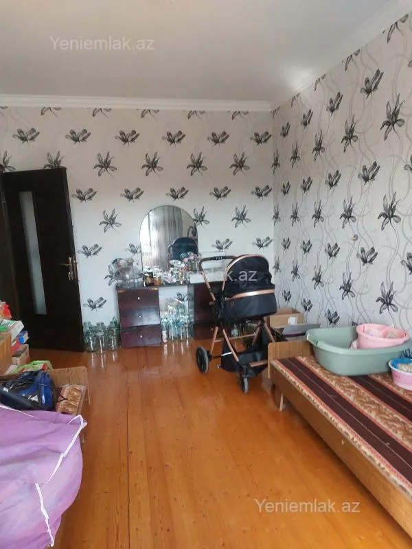 Satılır 4 otaqlı köhnə tikili 100 m²