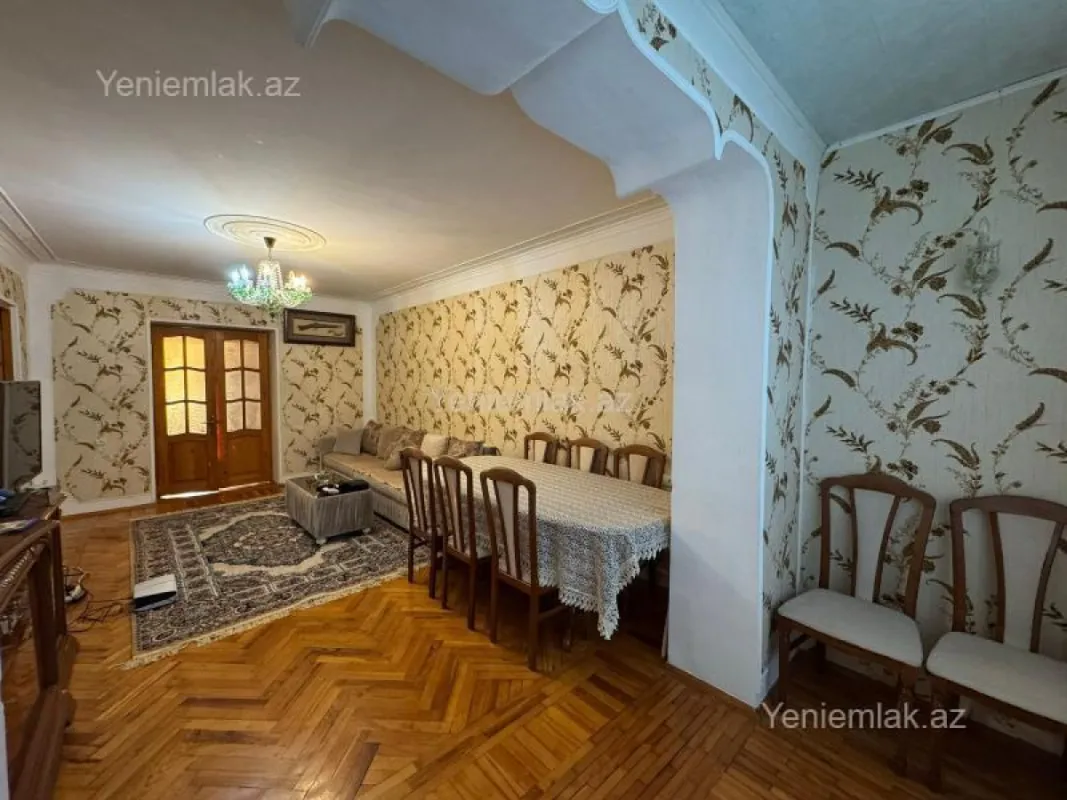 Satılır 4 otaqlı köhnə tikili 100 m²