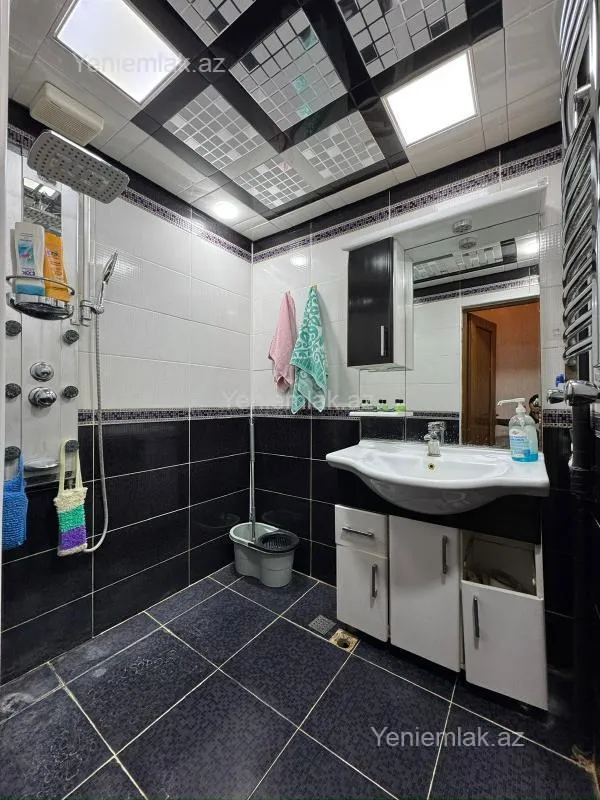 Satılır 4 otaqlı köhnə tikili 100 m²