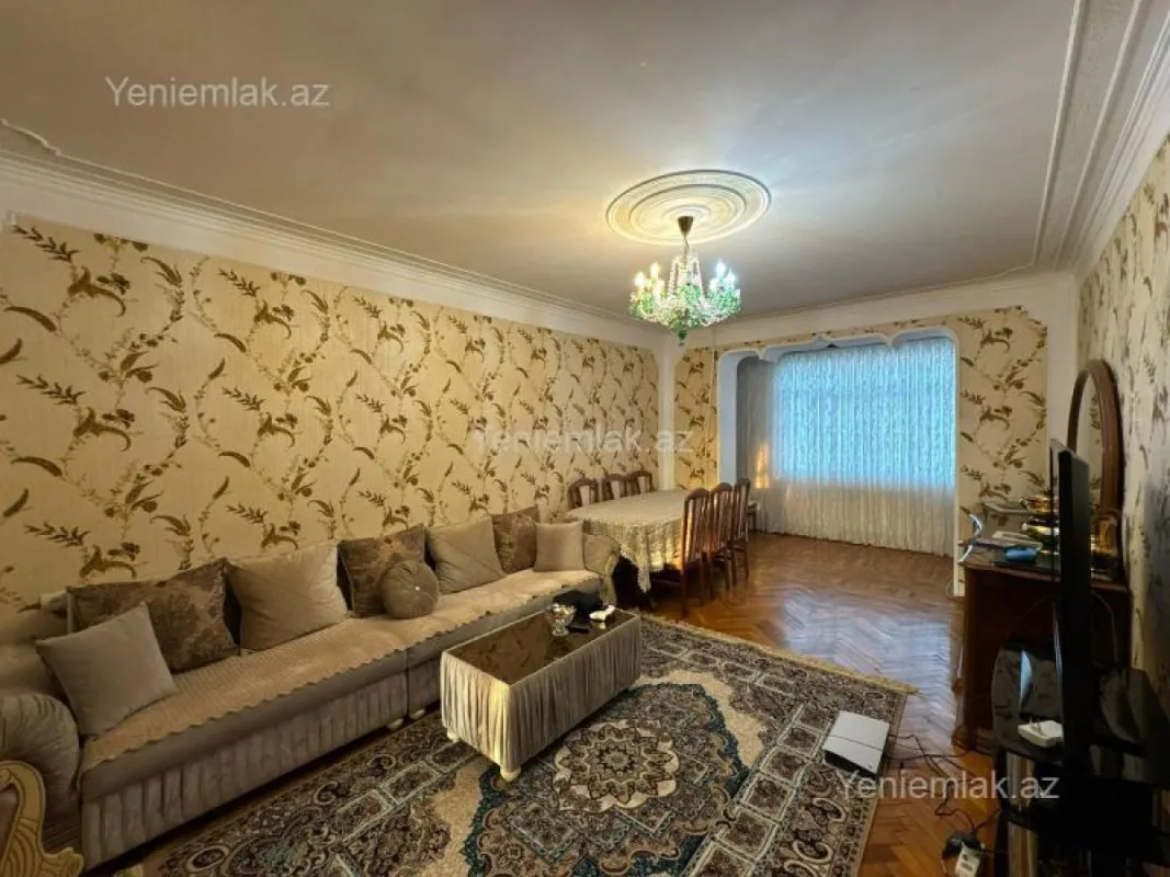 Satılır 4 otaqlı köhnə tikili 100 m²