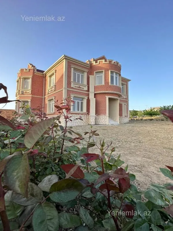 Satılır 7 otaqlı həyət evi 270 m²