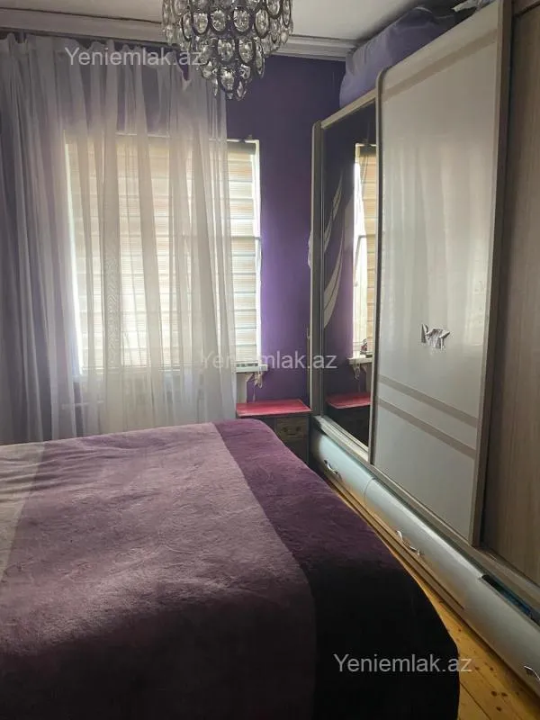 Satılır 4 otaqlı köhnə tikili 100 m²