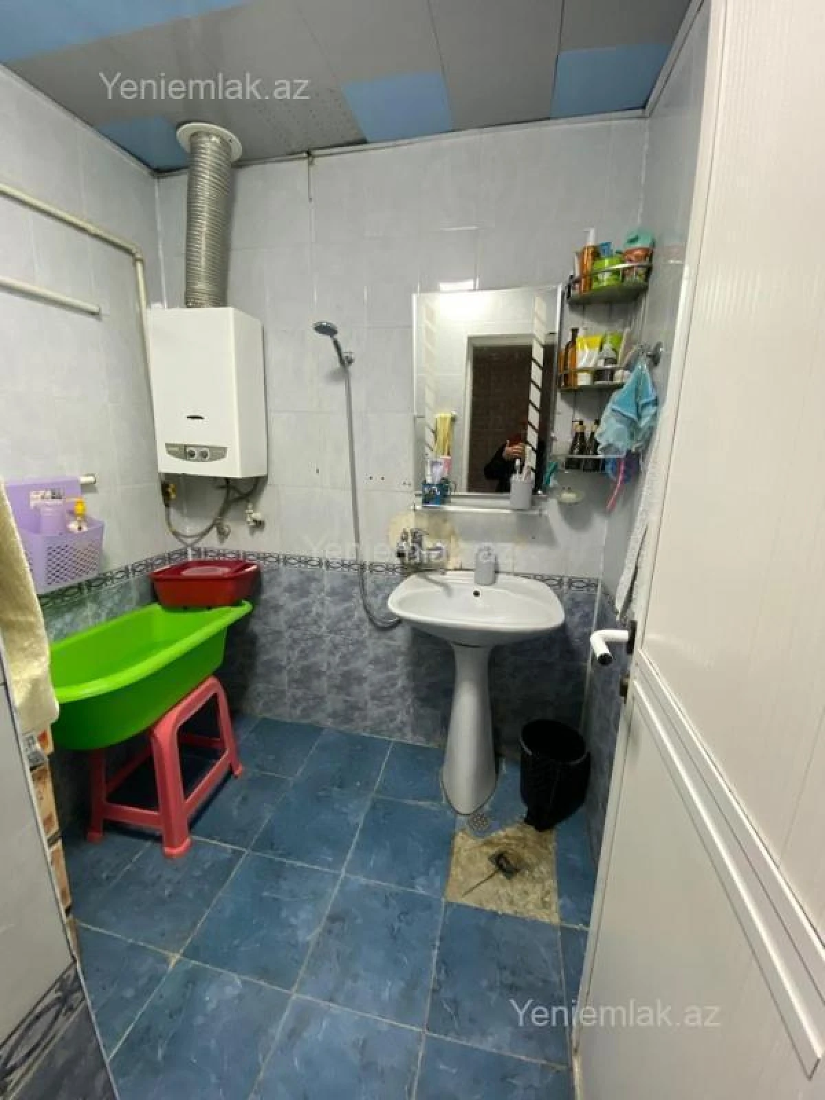 Satılır 4 otaqlı köhnə tikili 100 m²