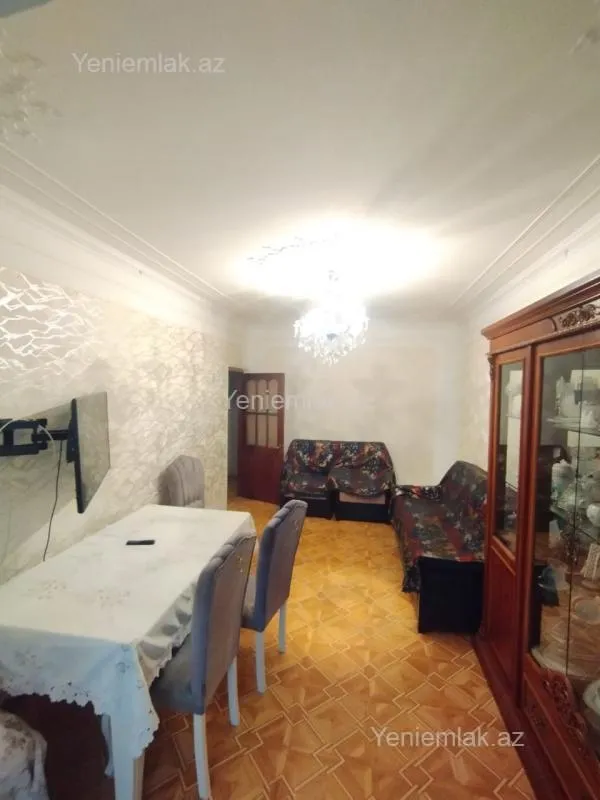 Satılır 4 otaqlı köhnə tikili 110 m²