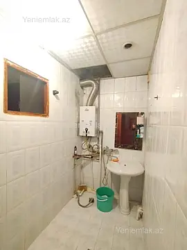 Satılır 4 otaqlı köhnə tikili 110 m²