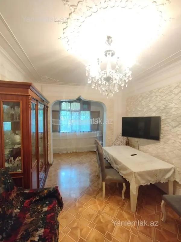 Satılır 4 otaqlı köhnə tikili 110 m²