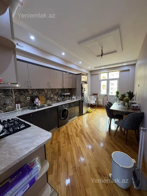 Satılır 3 otaqlı yeni tikili 130 m²