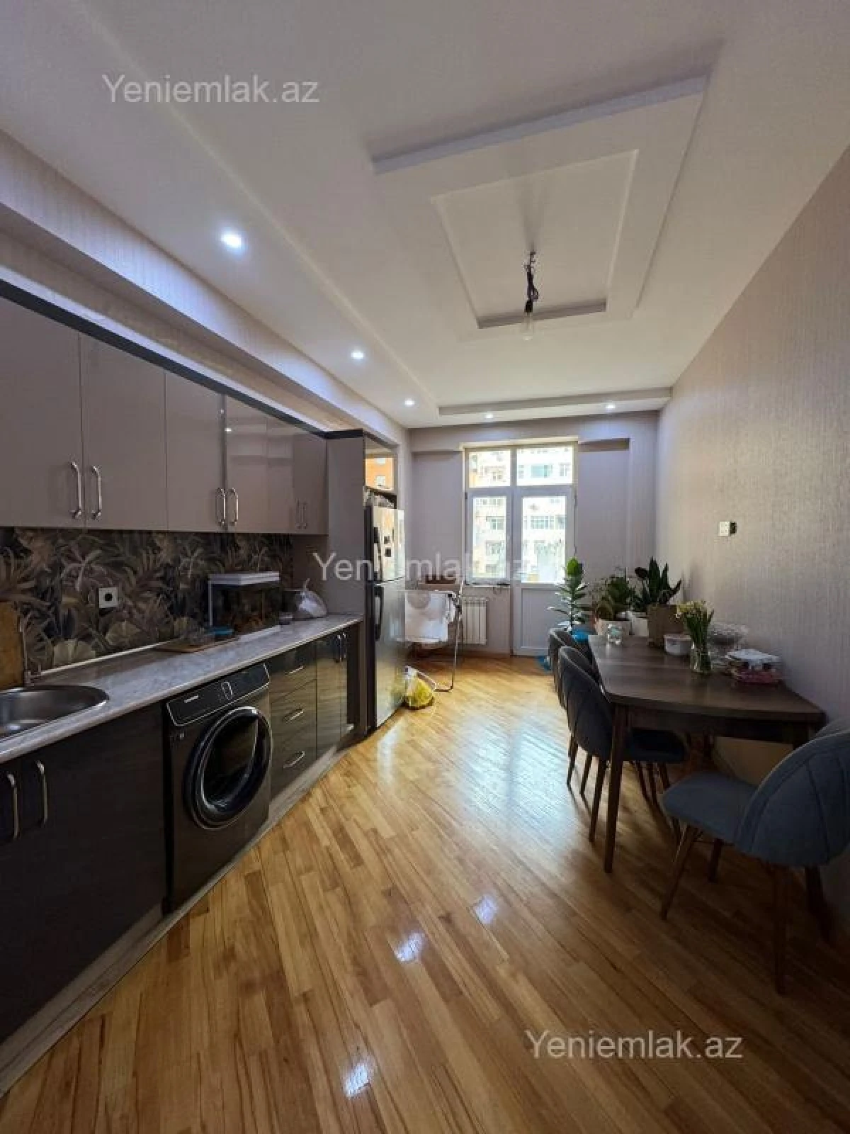 Satılır 3 otaqlı yeni tikili 130 m²