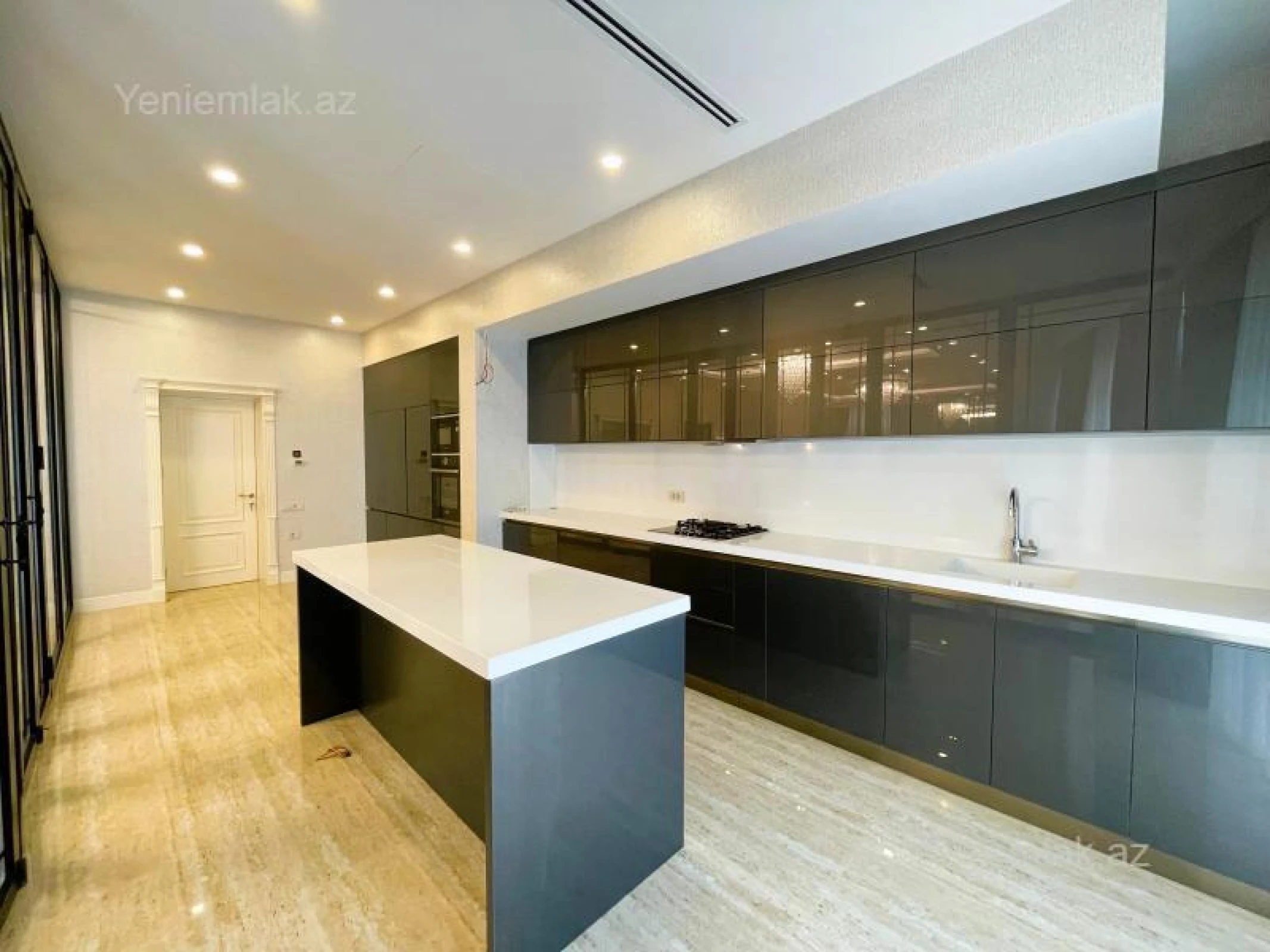 Satılır 3 otaqlı yeni tikili 169 m²