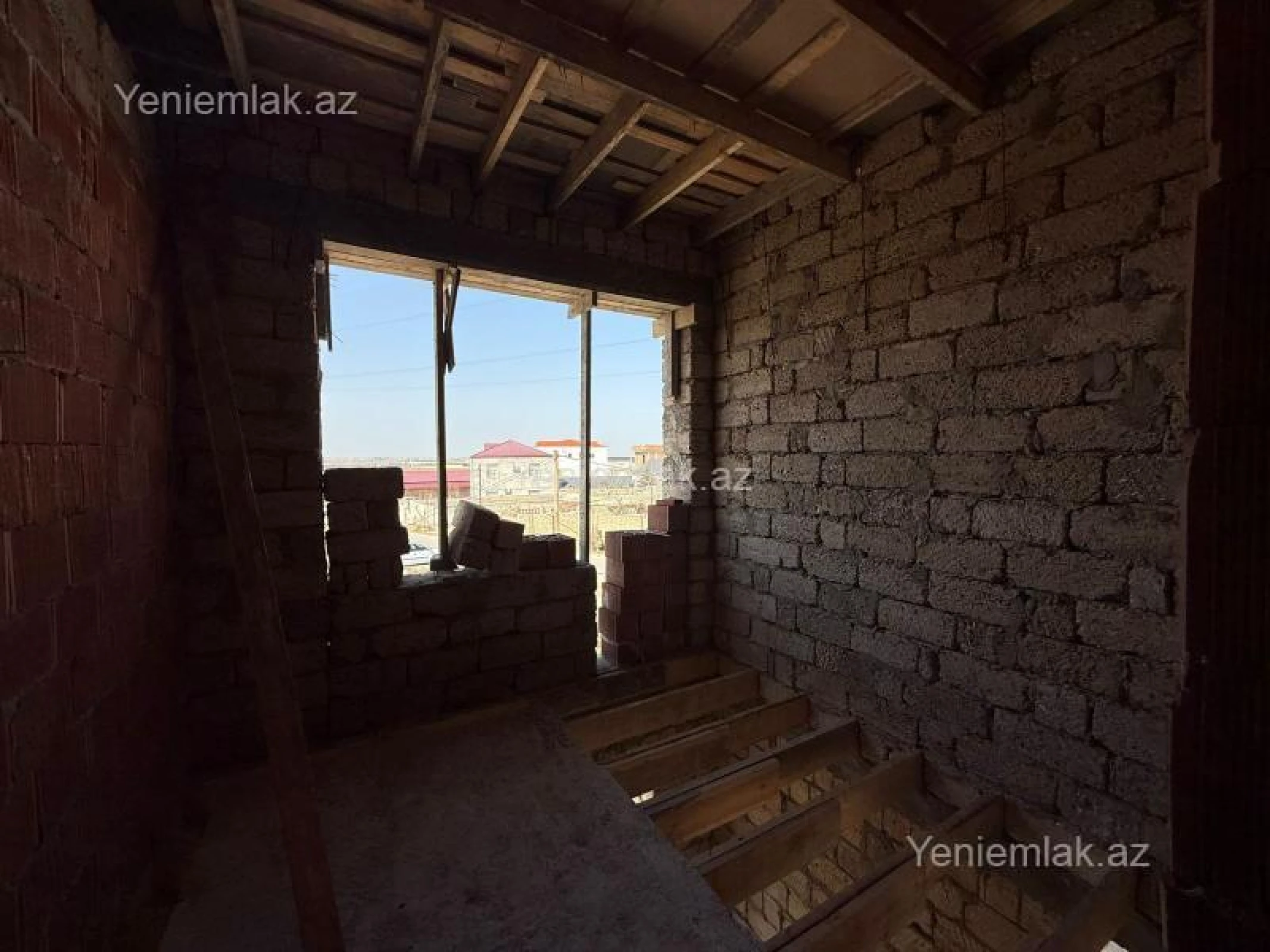 Satılır 5 otaqlı həyət evi 200 m²