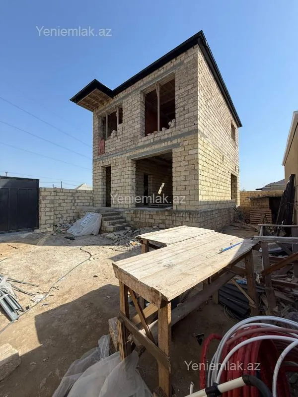 Satılır 5 otaqlı həyət evi 200 m²