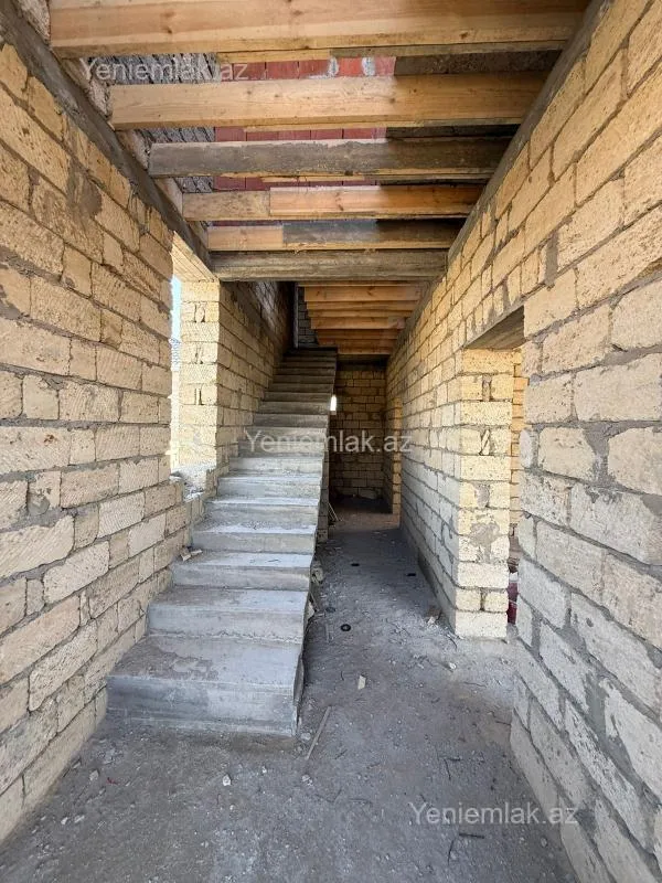 Satılır 5 otaqlı həyət evi 200 m²