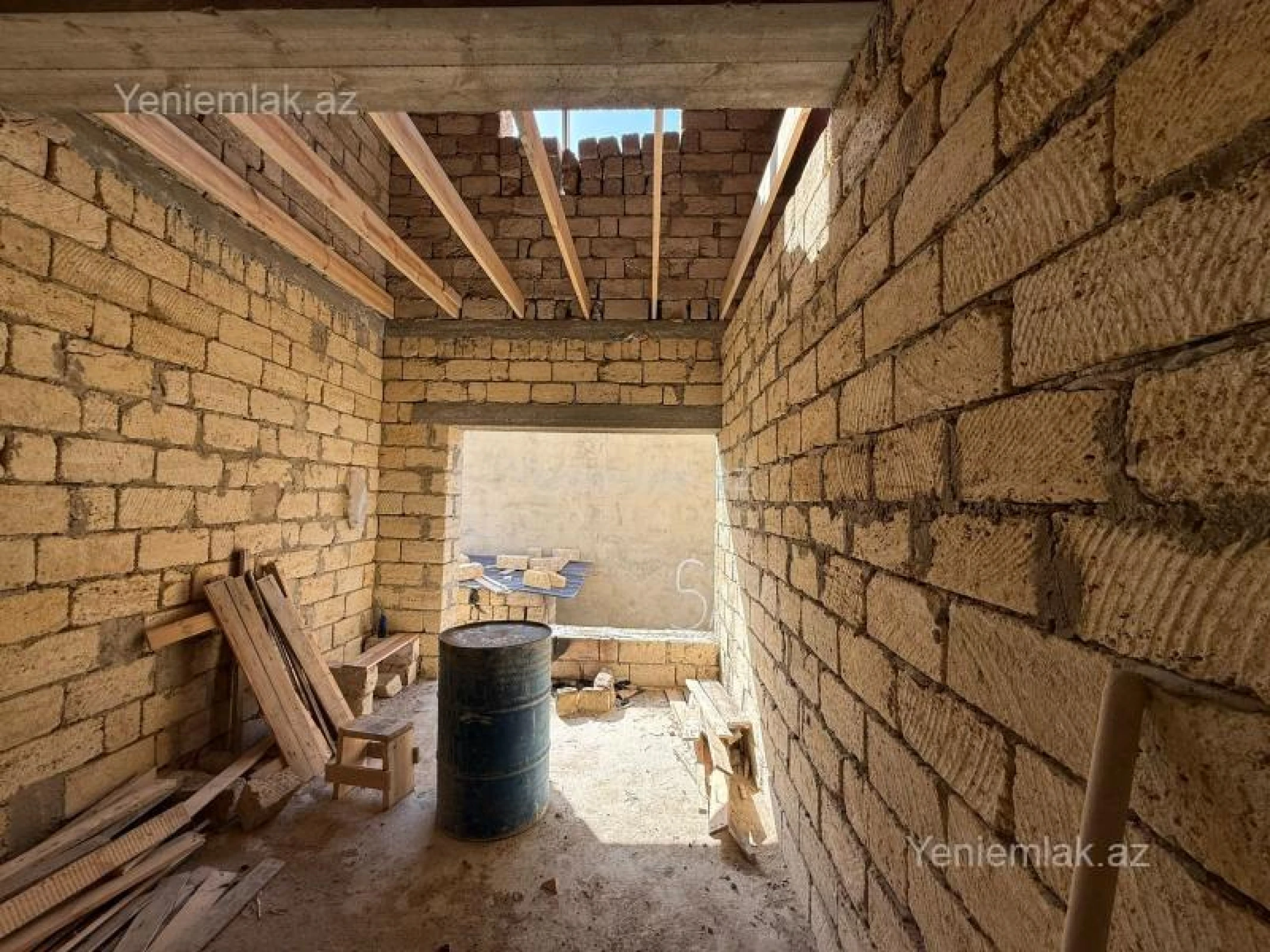 Satılır 5 otaqlı həyət evi 200 m²