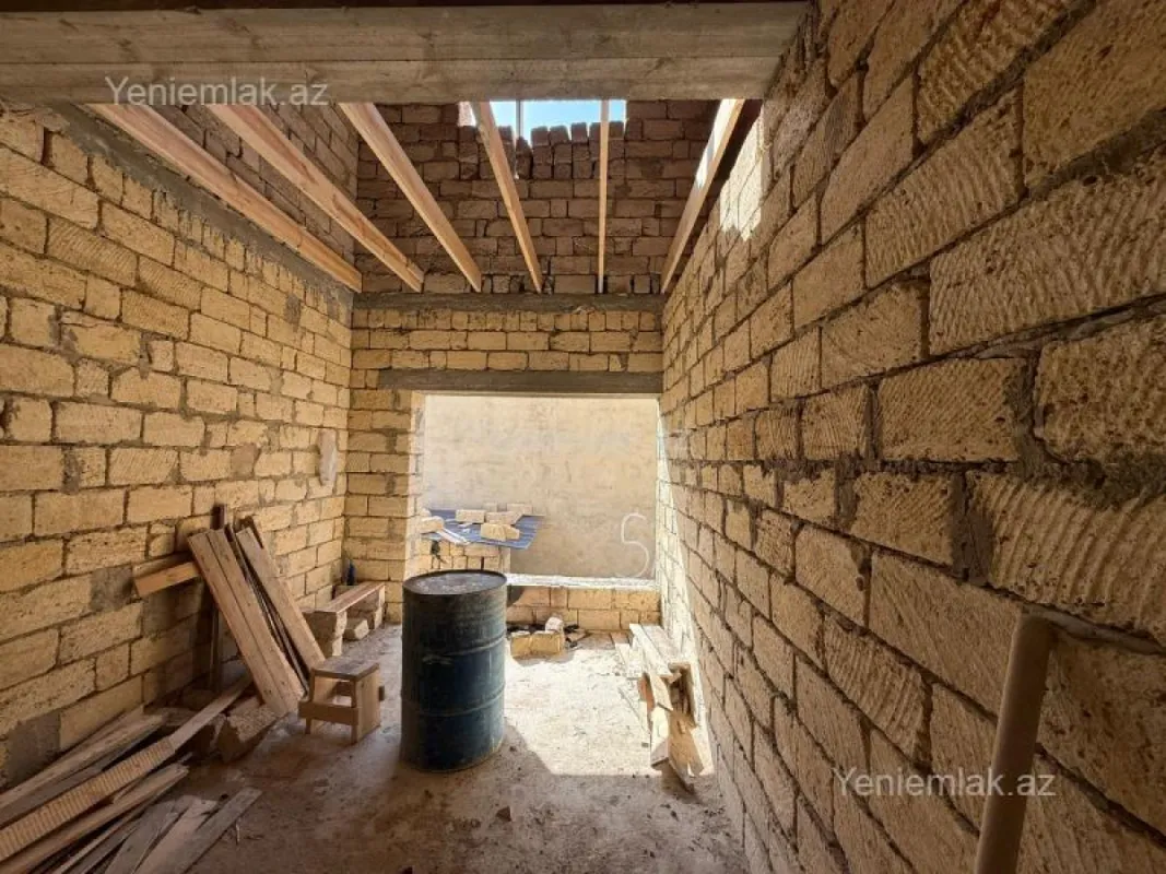 Satılır 5 otaqlı həyət evi 200 m²