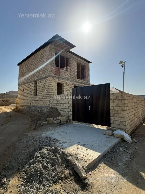 Satılır 5 otaqlı həyət evi 200 m²