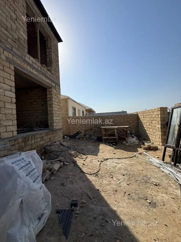 Satılır 5 otaqlı həyət evi 200 m²