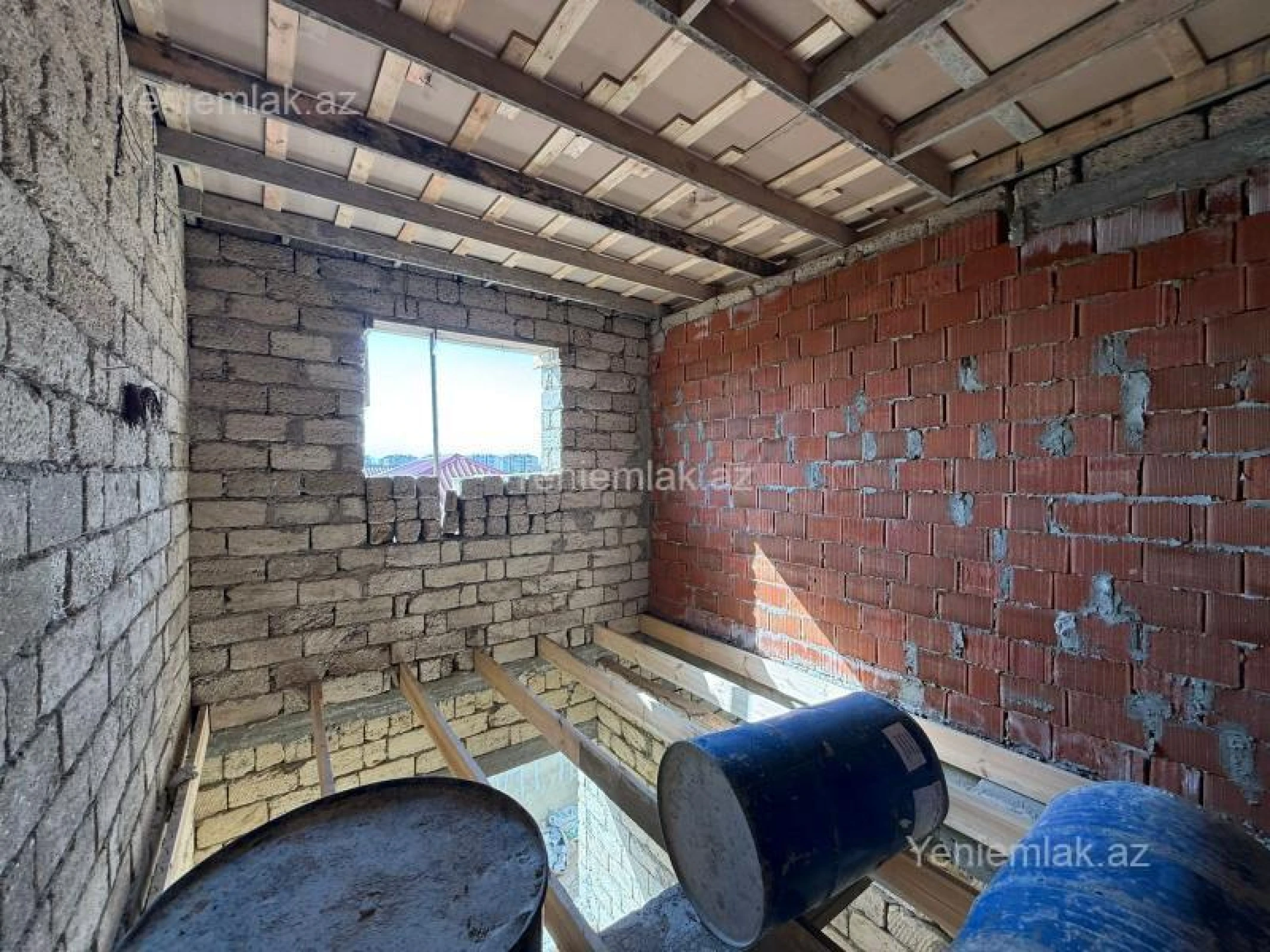 Satılır 5 otaqlı həyət evi 200 m²