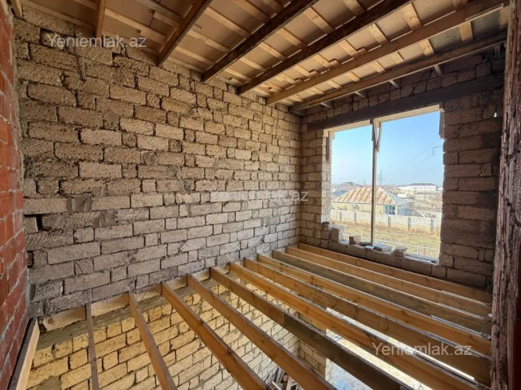 Satılır 5 otaqlı həyət evi 200 m²