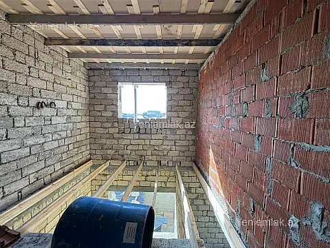 Satılır 5 otaqlı həyət evi 200 m²