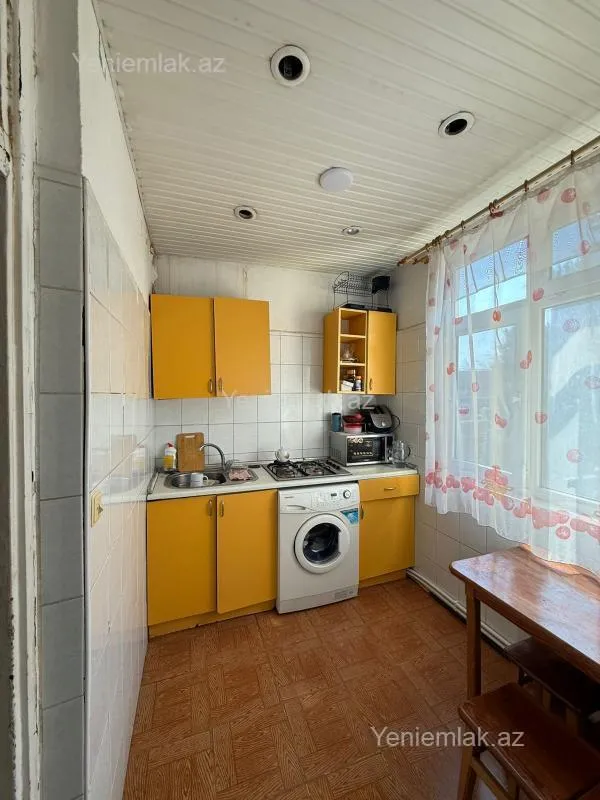Satılır 2 otaqlı köhnə tikili 55 m²