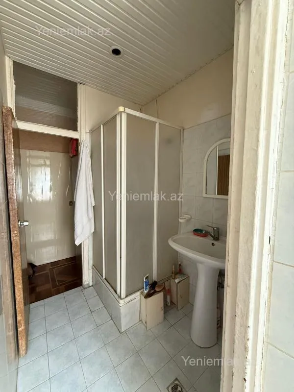 Satılır 2 otaqlı köhnə tikili 55 m²