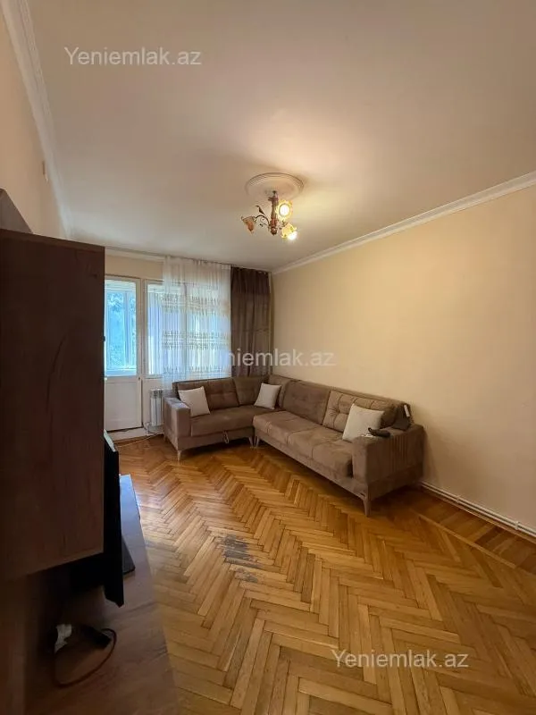 Satılır 2 otaqlı köhnə tikili 55 m²