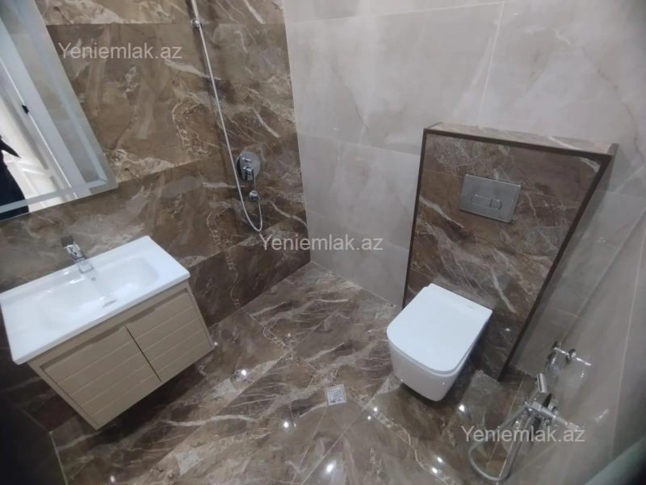 Satılır 3 otaqlı yeni tikili 132 m²