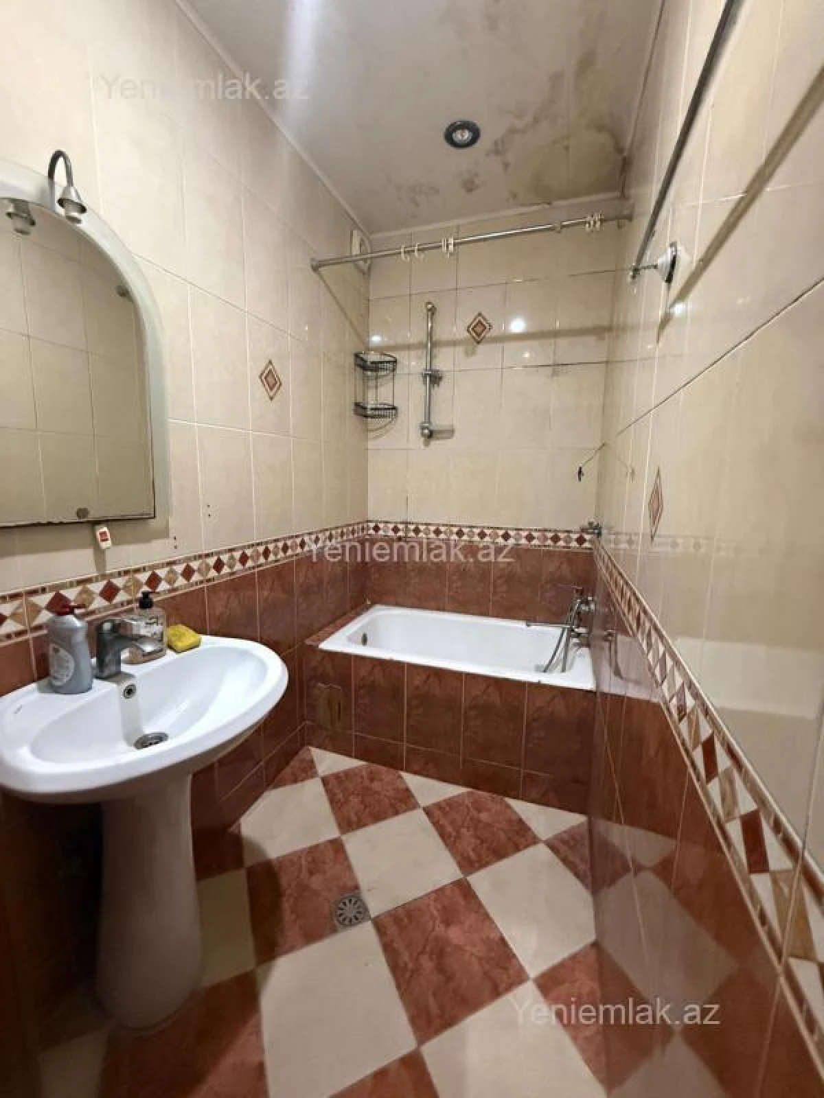 Satılır 3 otaqlı köhnə tikili 85 m²