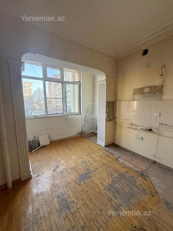 Satılır 3 otaqlı köhnə tikili 85 m²