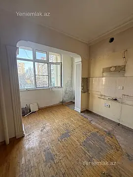 Satılır 3 otaqlı köhnə tikili 85 m²