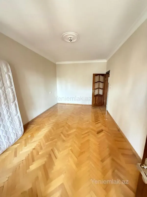Satılır 3 otaqlı köhnə tikili 85 m²