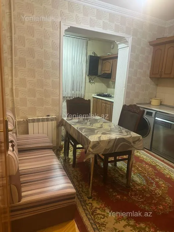 Satılır 4 otaqlı köhnə tikili 105 m²
