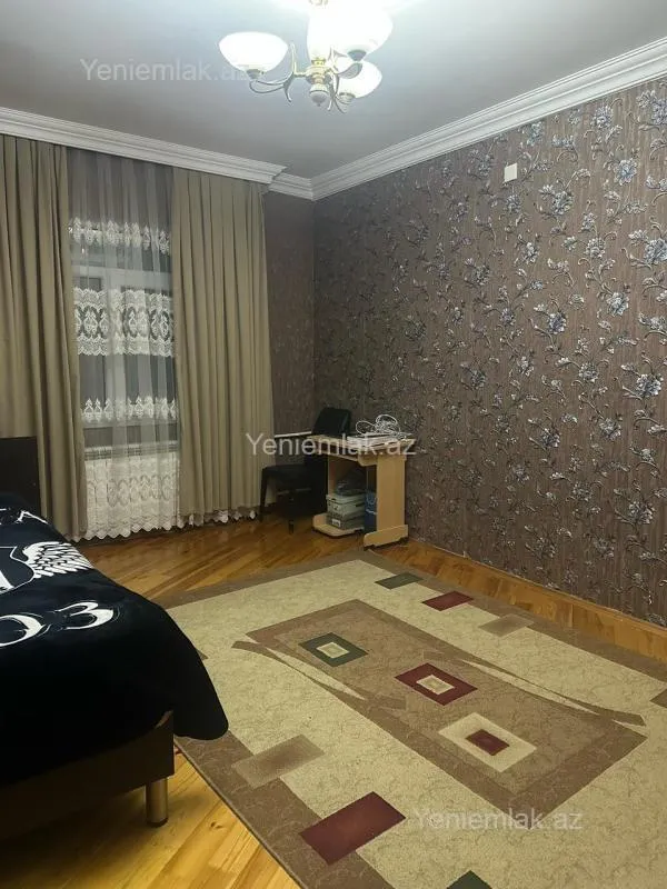 Satılır 4 otaqlı köhnə tikili 105 m²