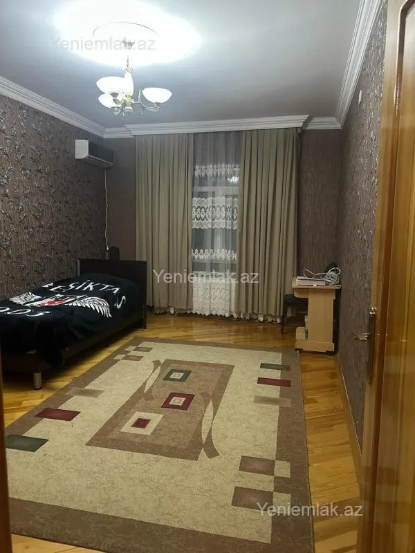 Satılır 4 otaqlı köhnə tikili 105 m²