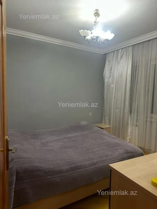 Satılır 4 otaqlı köhnə tikili 105 m²