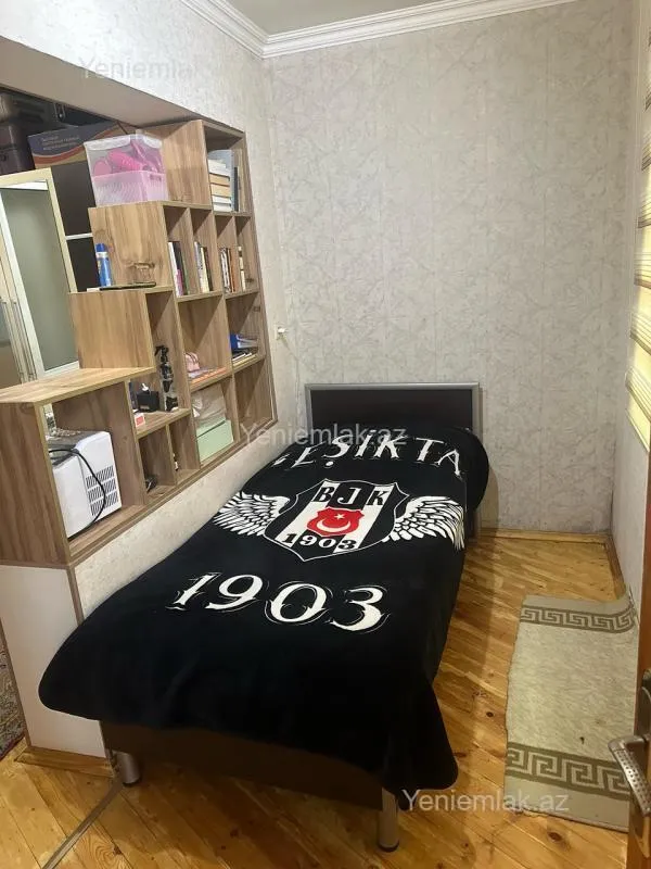 Satılır 4 otaqlı köhnə tikili 105 m²