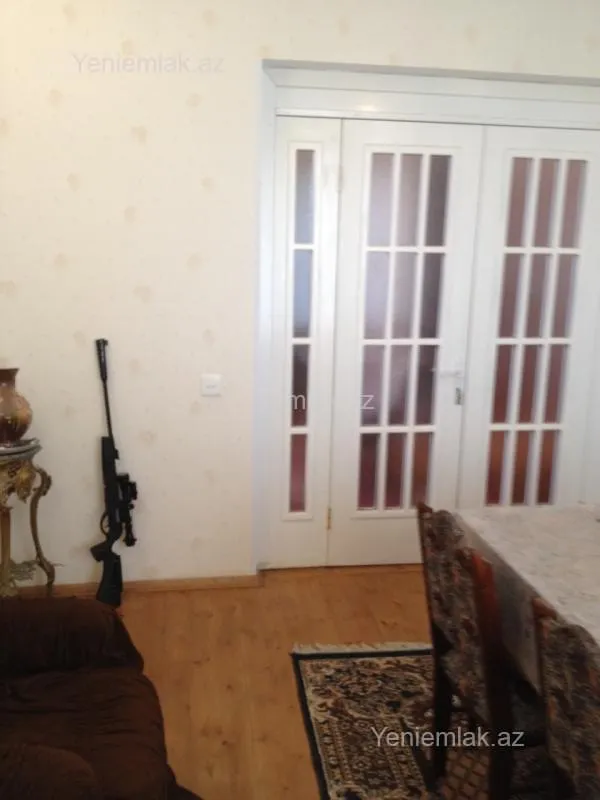 Satılır 6 otaqlı həyət evi 200 m²