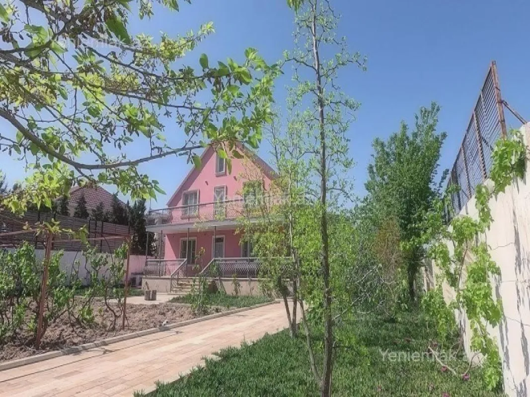 Satılır 6 otaqlı həyət evi 200 m²