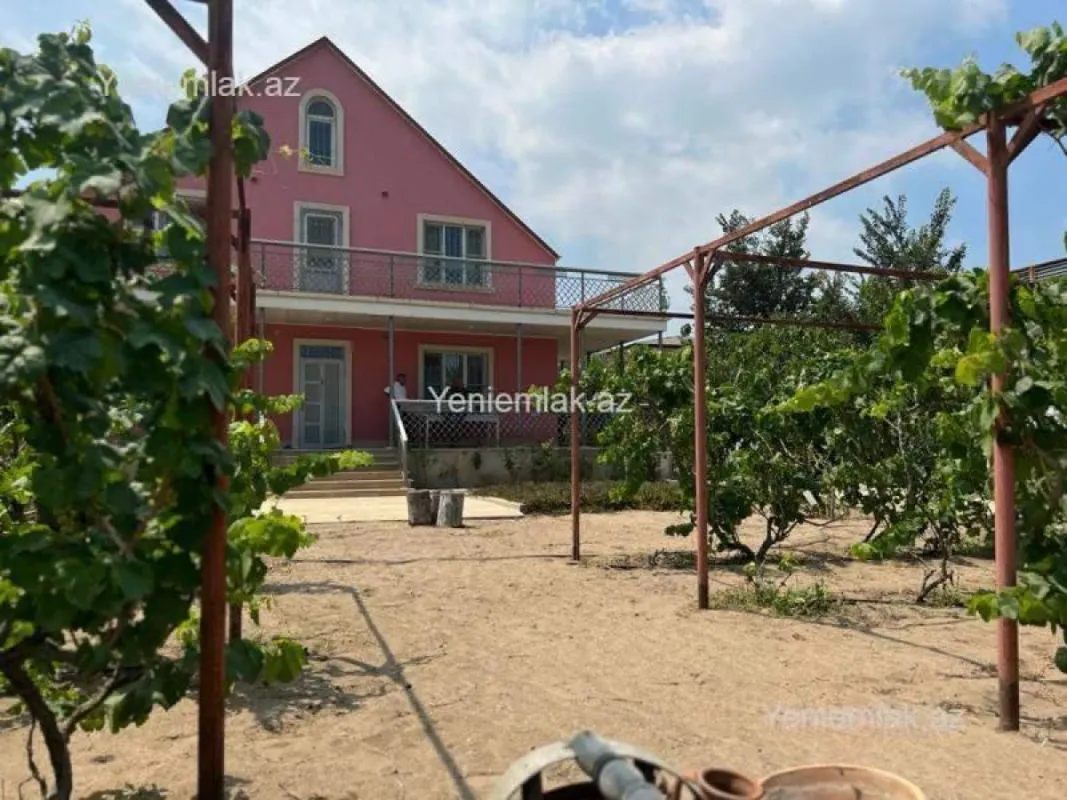 Satılır 6 otaqlı həyət evi 200 m²